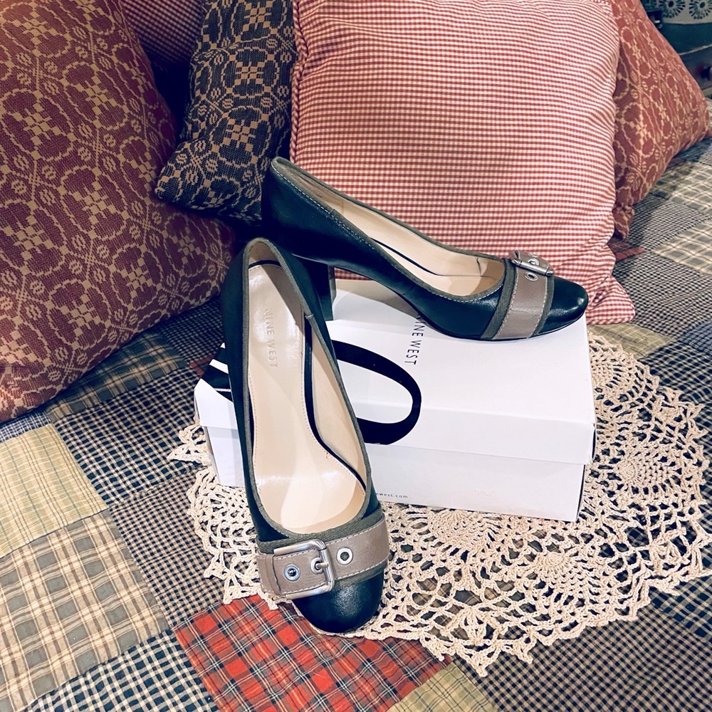 Nine West leather 9M heels w/ buckle & contrast taupe & army green.3” almond toe